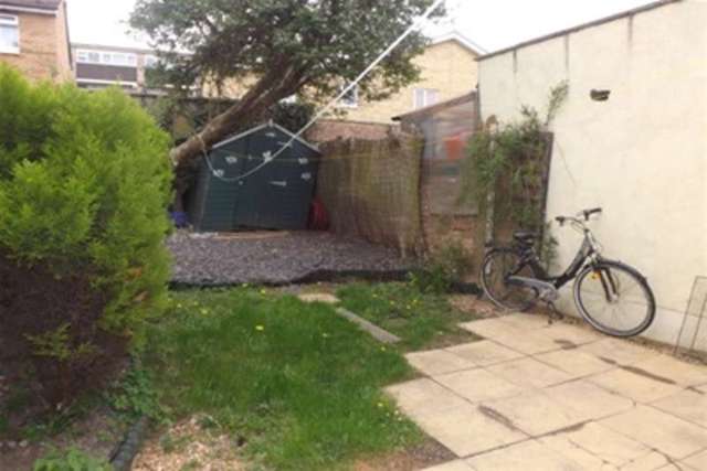  Image of 2 bedroom Flat to rent in Goldsmith Road London E10 at London, E10 5HA