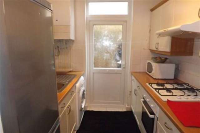  Image of 2 bedroom Flat to rent in Goldsmith Road London E10 at London, E10 5HA