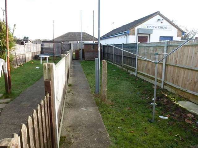  Image of 3 bedroom End of Terrace to rent in Gorleston Road Oulton Lowestoft NR32 at Oulton Broad  Lowestoft, NR32 3AD