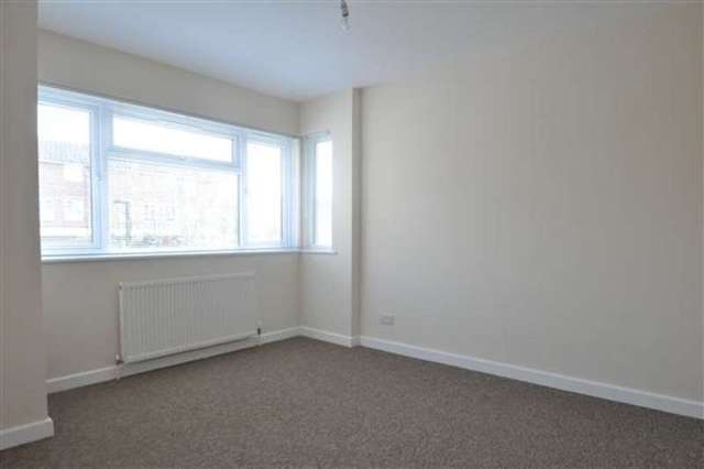 Image of 2 bedroom Apartment to rent in Grainger Close Northolt UB5 at Northolt, UB5 4LF