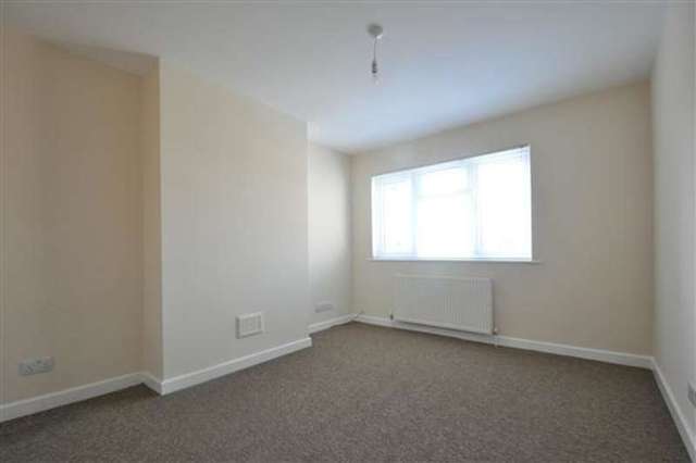  Image of 2 bedroom Apartment to rent in Grainger Close Northolt UB5 at Northolt, UB5 4LF