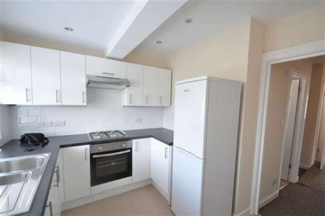  Image of 2 bedroom Apartment to rent in Grainger Close Northolt UB5 at Northolt, UB5 4LF