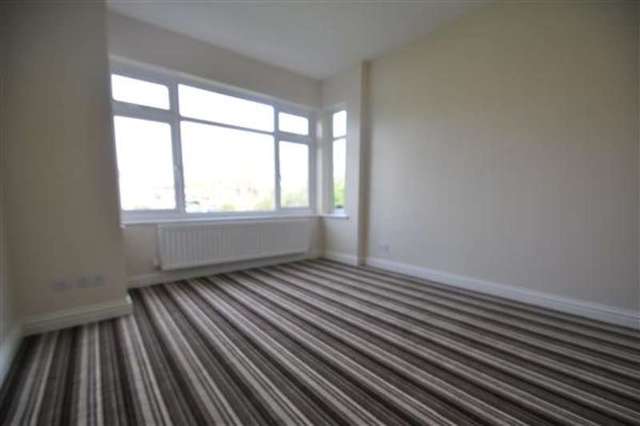  Image of 2 bedroom Apartment to rent in Grainger Close Northolt UB5 at Northolt, UB5 4LF