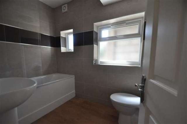  Image of 2 bedroom Apartment to rent in Grainger Close Northolt UB5 at Northolt, UB5 4LF