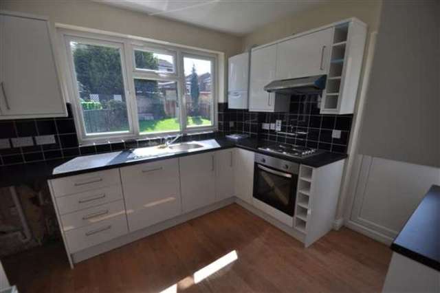  Image of 2 bedroom Apartment to rent in Grainger Close Northolt UB5 at Northolt, UB5 4LF