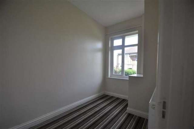  Image of 2 bedroom Apartment to rent in Grainger Close Northolt UB5 at Northolt, UB5 4LF