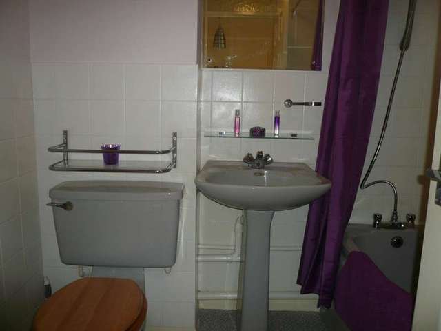 Image of 2 bedroom Terraced house to rent in Grecian Way Exeter EX2 at Grecian Way  Exeter, EX2 5PF