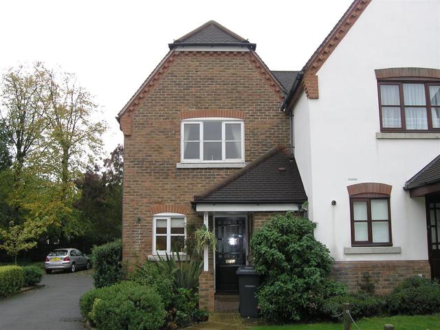  Image of 2 bedroom Property to rent in Greenfield Drive London N2 at East Finchley, N2 9AF