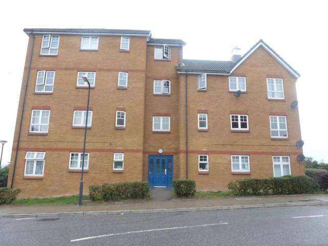  Image of 2 bedroom Apartment to rent in Greenhaven Drive London SE28 at Greenhaven Drive Thamesmead London, SE28 8FY