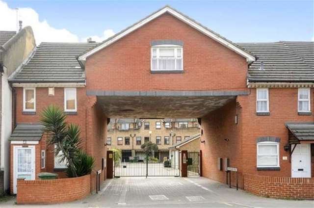  Image of 1 bedroom Detached house for sale in Greenland Mews London SE8 at Deptford, SE8 5JW