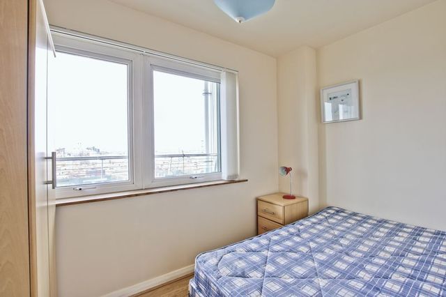  Image of 2 bedroom Flat to rent in Bowling Green Row London SE18 at Greens End  Woolwich, SE18 6HB