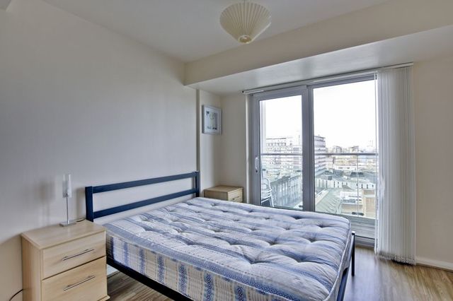  Image of 2 bedroom Flat to rent in Bowling Green Row London SE18 at Greens End  Woolwich, SE18 6HB