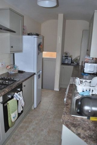  Image of 4 bedroom Maisonette to rent in Grosvenor Gardens Newcastle upon Tyne NE2 at Grosvenor Gardens Jesmond Heaton, NE2 1HQ