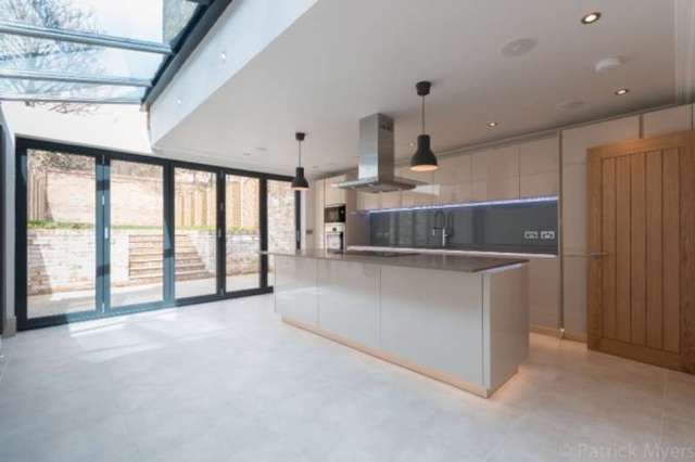  Image of 5 bedroom Terraced house for sale in Grove Hill Road London SE5 at Grove Hill Road  Camberwell, SE5 8DF