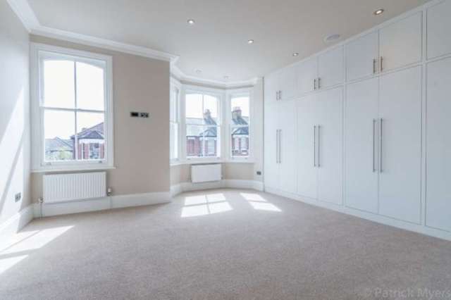  Image of 5 bedroom Terraced house for sale in Grove Hill Road London SE5 at Grove Hill Road  Camberwell, SE5 8DF