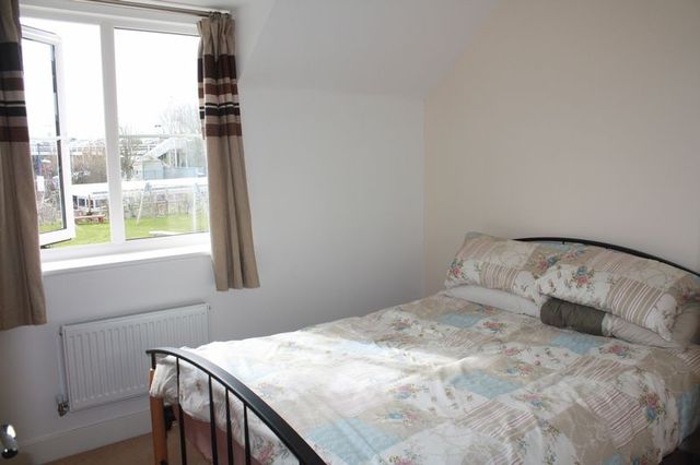  Image of 2 bedroom Semi-Detached house to rent in Spitfire Path Haddenham Aylesbury HP17 at Spitfire Path Haddenham Aylesbury, HP17 8NX