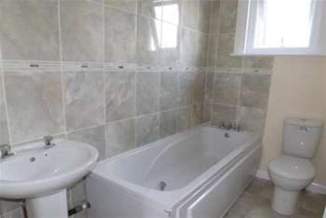  Image of 4 bedroom Detached house to rent in Hafton Road London SE6 at London, SE6 1LW