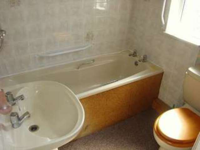  Image of 4 bedroom Semi-Detached house for sale in Oakleigh Avenue Hallow Worcester WR2 at Oakleigh Avenue Hallow Worcester, WR2 6NG
