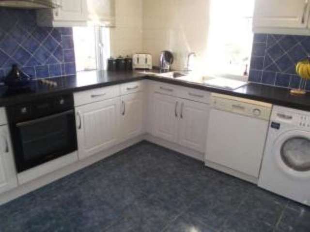  Image of 3 bedroom Flat for sale in Squirrels Heath Road Harold Wood Romford RM3 at Harold Wood  Harold Wood, RM3 0LJ