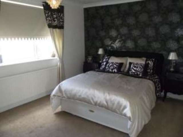  Image of 3 bedroom Flat for sale in Squirrels Heath Road Harold Wood Romford RM3 at Harold Wood  Harold Wood, RM3 0LJ