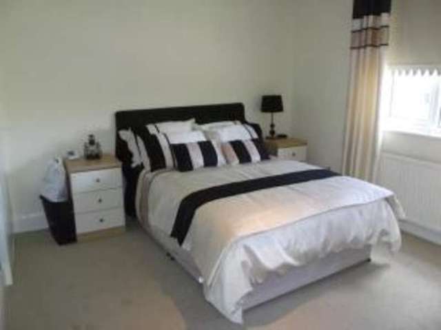  Image of 3 bedroom Flat for sale in Squirrels Heath Road Harold Wood Romford RM3 at Harold Wood  Harold Wood, RM3 0LJ