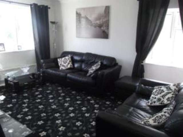  Image of 3 bedroom Flat for sale in Squirrels Heath Road Harold Wood Romford RM3 at Harold Wood  Harold Wood, RM3 0LJ