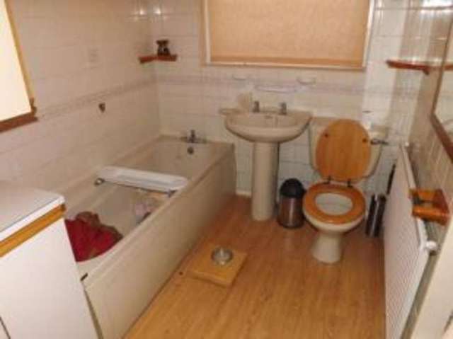  Image of 2 bedroom Bungalow for sale in Hartington Drive Sutton-in-Ashfield NG17 at Sutton-in-Ashfield Nottinghamshire Skegby, NG17 4NP