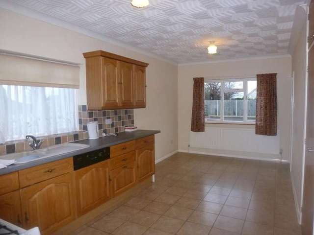  Image of 3 bedroom Bungalow to rent in Herne Road Ramsey St. Marys Ramsey Huntingdon PE26 at Ramsey St Marys, PE26 2SY