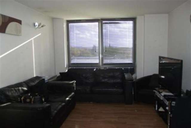  Image of 1 bedroom Flat to rent in Queens Road Nottingham NG2 at Nottingham, NG2 3AT
