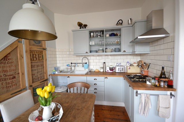  Image of 3 bedroom Property to rent in High Road London N2 at East Finchley, N2 8AB