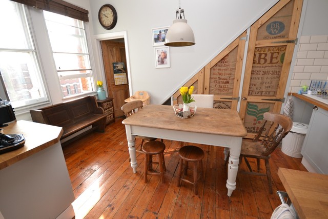  Image of 3 bedroom Property to rent in High Road London N2 at East Finchley, N2 8AB