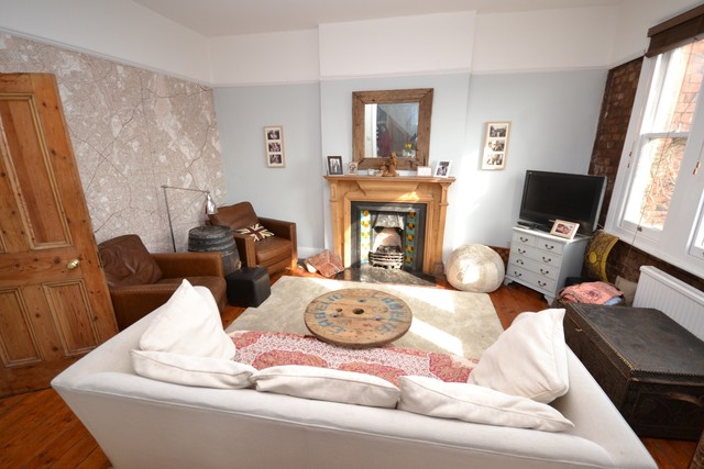  Image of 3 bedroom Property to rent in High Road London N2 at East Finchley, N2 8AB