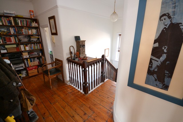  Image of 3 bedroom Property to rent in High Road London N2 at East Finchley, N2 8AB