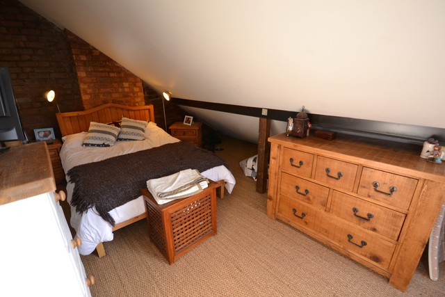  Image of 3 bedroom Property to rent in High Road London N2 at East Finchley, N2 8AB