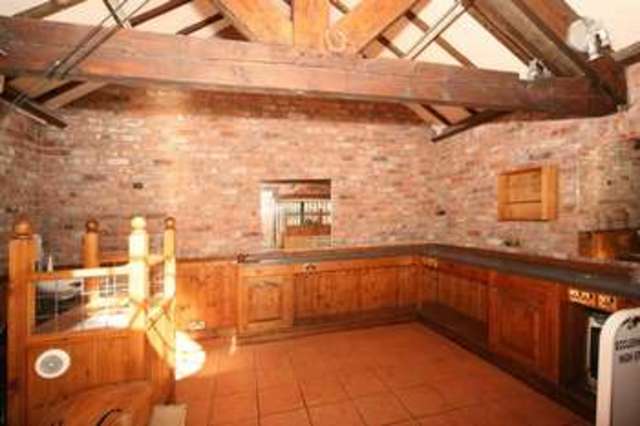  Image of Flat to rent in High Street Eccleshall Stafford ST21 at High Street Eccleshall Stafford, ST21 6BW