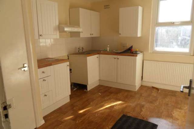  Image of 2 bedroom Flat to rent in High Street London E13 at High Street Plaistow London, E13 0AJ