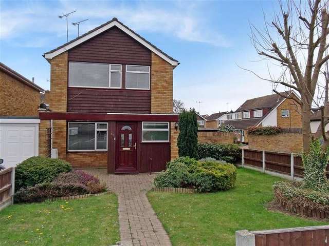 Image of 3 bedroom Detached house for sale in Highcliffe Road Wickford SS11 at Wickford Essex Wickford, SS11 8JX