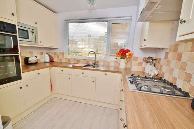  Image of 2 bedroom Flat for sale in Westwood Road Southampton SO17 at Westwood Road  Southampton, SO17 1UX