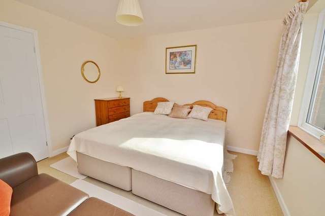  Image of 2 bedroom Flat for sale in Westwood Road Southampton SO17 at Westwood Road  Southampton, SO17 1UX