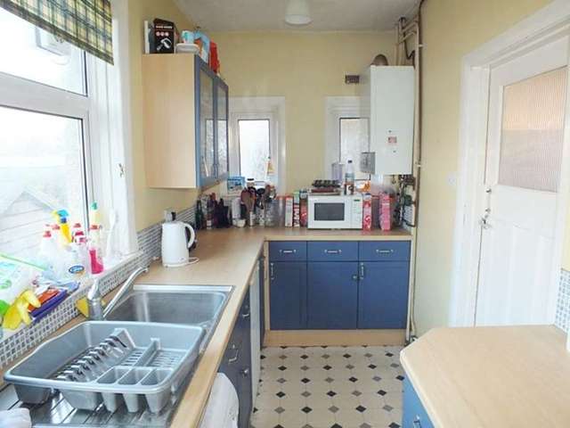  Image of 4 bedroom Semi-Detached house to rent in Roselands Gardens Southampton SO17 at Southampton, SO17 1QG