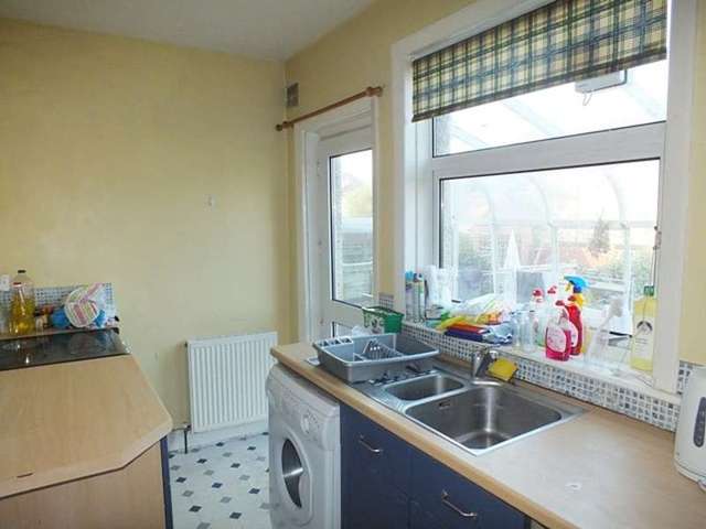  Image of 4 bedroom Semi-Detached house to rent in Roselands Gardens Southampton SO17 at Southampton, SO17 1QG