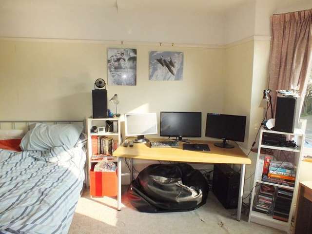  Image of 4 bedroom Semi-Detached house to rent in Roselands Gardens Southampton SO17 at Southampton, SO17 1QG
