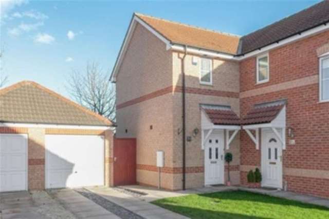  Image of 3 bedroom Detached house to rent in Highfield Close Dunscroft Doncaster DN7 at Doncaster, DN7 4GA