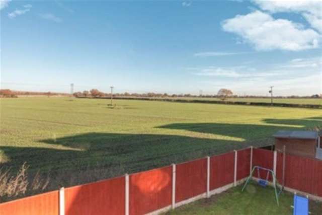  Image of 3 bedroom Detached house to rent in Highfield Close Dunscroft Doncaster DN7 at Doncaster, DN7 4GA