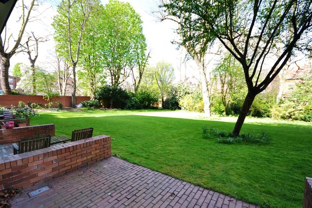 Image of 2 bedroom Property to rent in Highgate Spinney Crescent Road London N8 at Crescent Road  Crouch End, N8 8AR