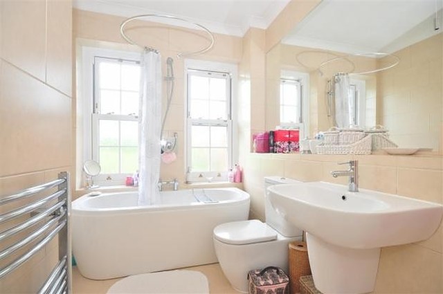  Image of 2 bedroom Apartment to rent in St. Pauls Road West Dorking RH4 at St. Pauls Road West  Dorking, RH4 2LF