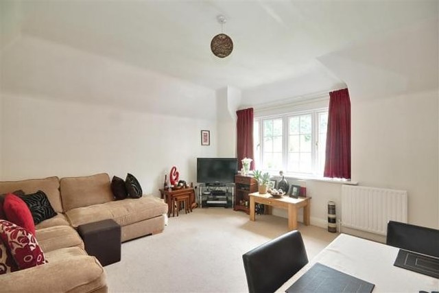  Image of 2 bedroom Apartment to rent in St. Pauls Road West Dorking RH4 at St. Pauls Road West  Dorking, RH4 2LF