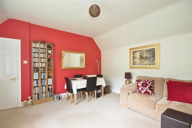  Image of 2 bedroom Apartment to rent in St. Pauls Road West Dorking RH4 at St. Pauls Road West  Dorking, RH4 2LF