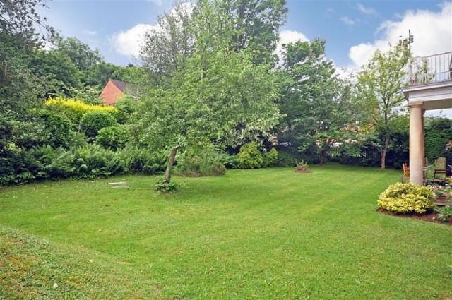  Image of 2 bedroom Apartment to rent in St. Pauls Road West Dorking RH4 at St. Pauls Road West  Dorking, RH4 2LF