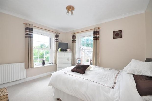  Image of 2 bedroom Apartment to rent in St. Pauls Road West Dorking RH4 at St. Pauls Road West  Dorking, RH4 2LF